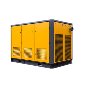 Schroefluchtcompressor met verbeterd koelsysteem voor omgevingen met hoge temperaturen