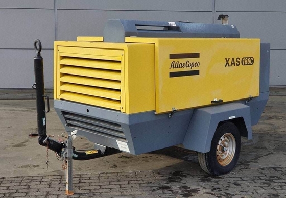 Zwarte nominale werkdruk 7 bar draagbare compressor XAS186C met uitlaatklep 1x3/4